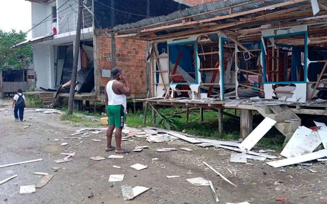 Atentado con cilindros bomba en Timbiquí afecta 100 viviendas y genera alarma