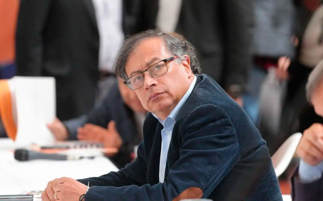 Petro amenaza con aprobar el Presupuesto General de la Nación por decreto si el Congreso no actúa