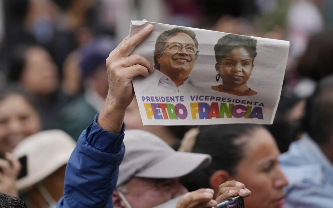 CNE investiga por violación de topes de financiamiento a la campaña presidencial de Gustavo Petro