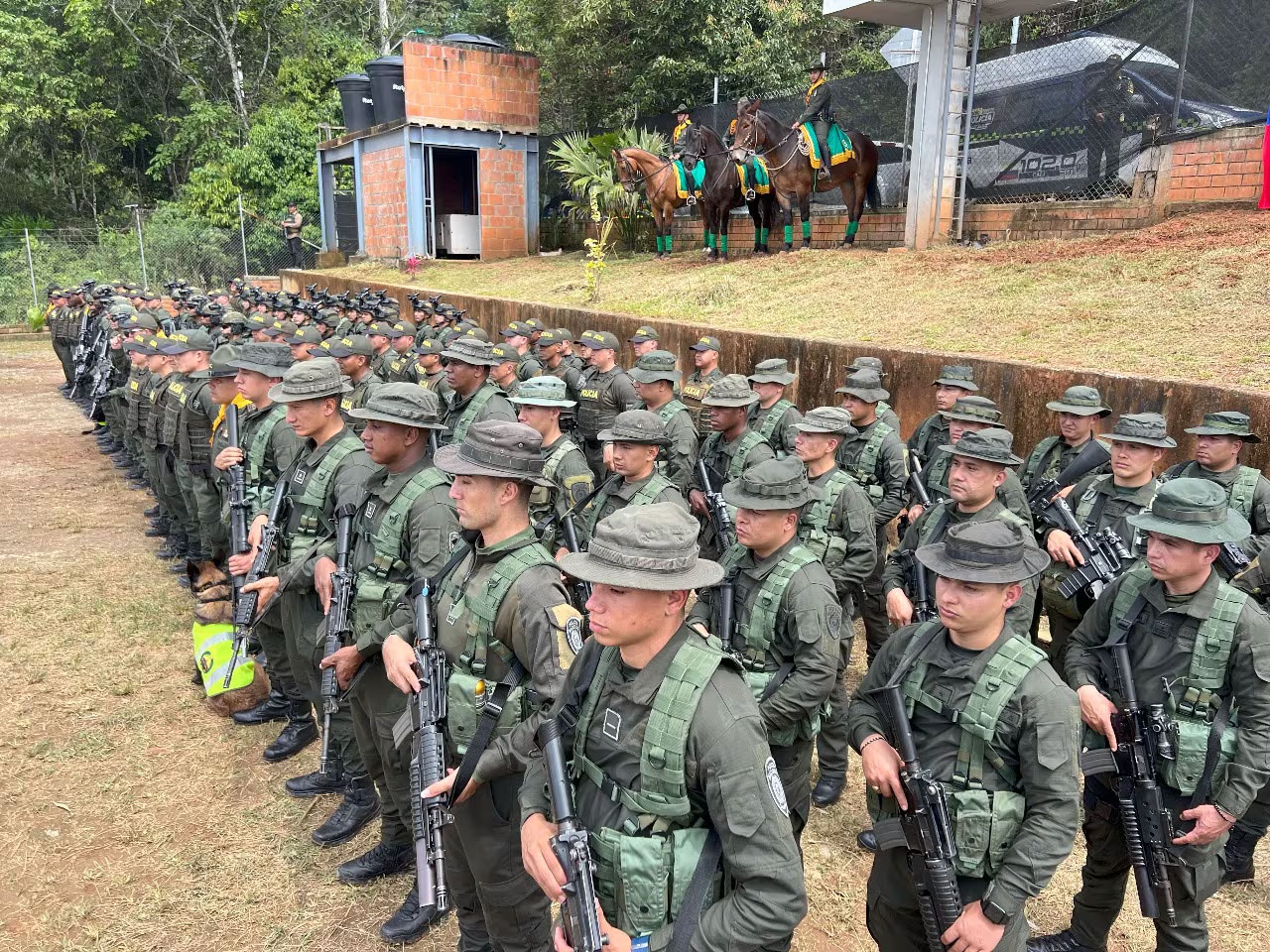 Disidencias de las Farc anuncian que suspenderán ataques contra la fuerza pública en Cali durante la COP16