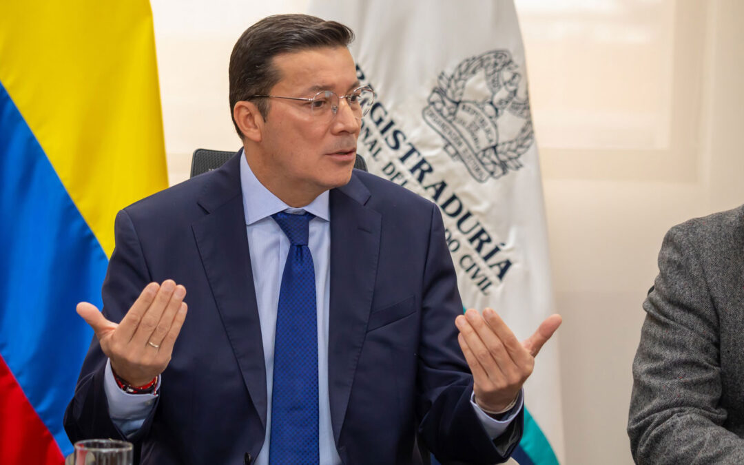 Registrador defiende la transparencia en el proceso electoral tras críticas por adjudicación de contrato