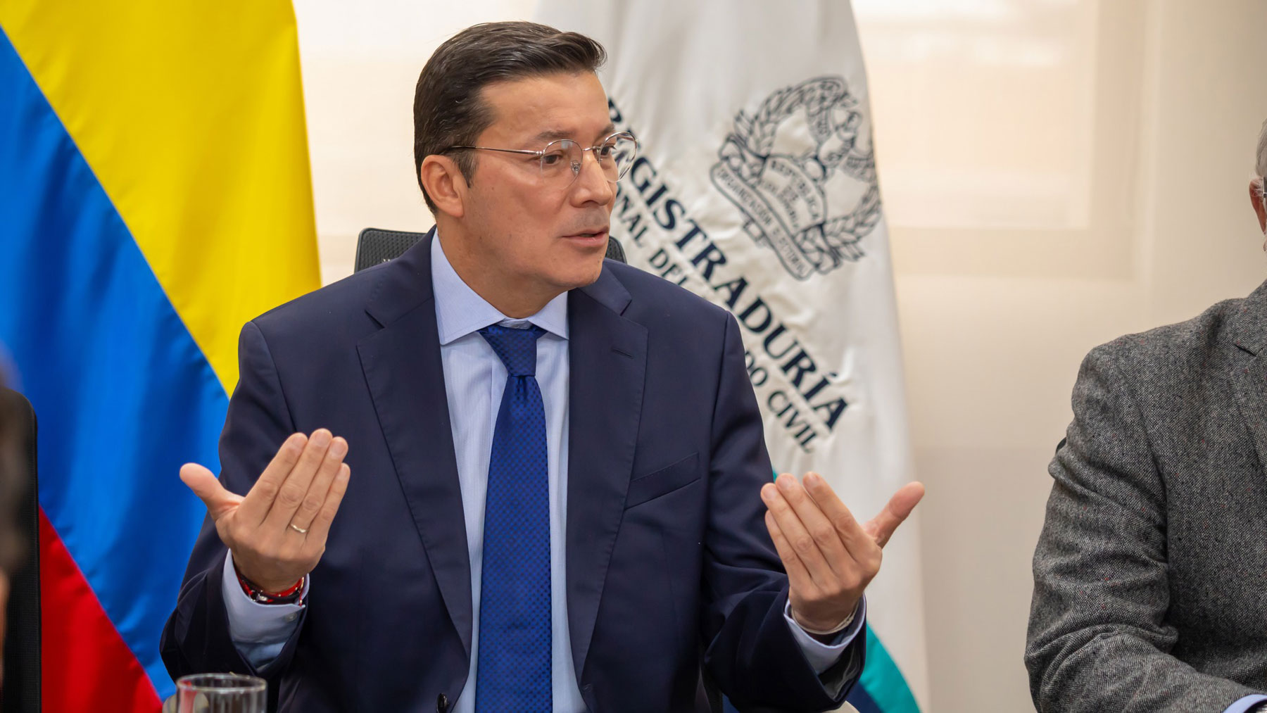 Registrador defiende la transparencia en el proceso electoral tras críticas por adjudicación de contrato