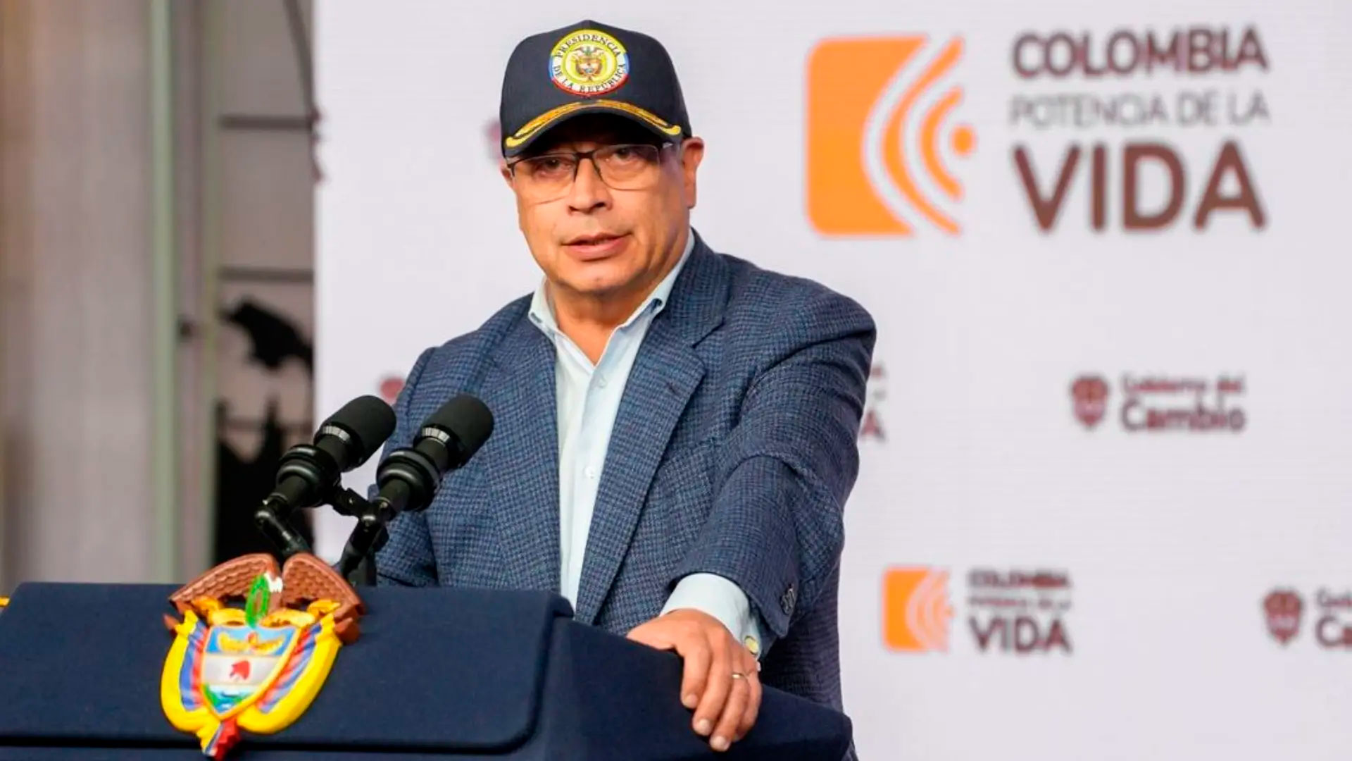 Petro pide a colombianos indocumentados en EE. UU. regresar al país y promete apoyo económico