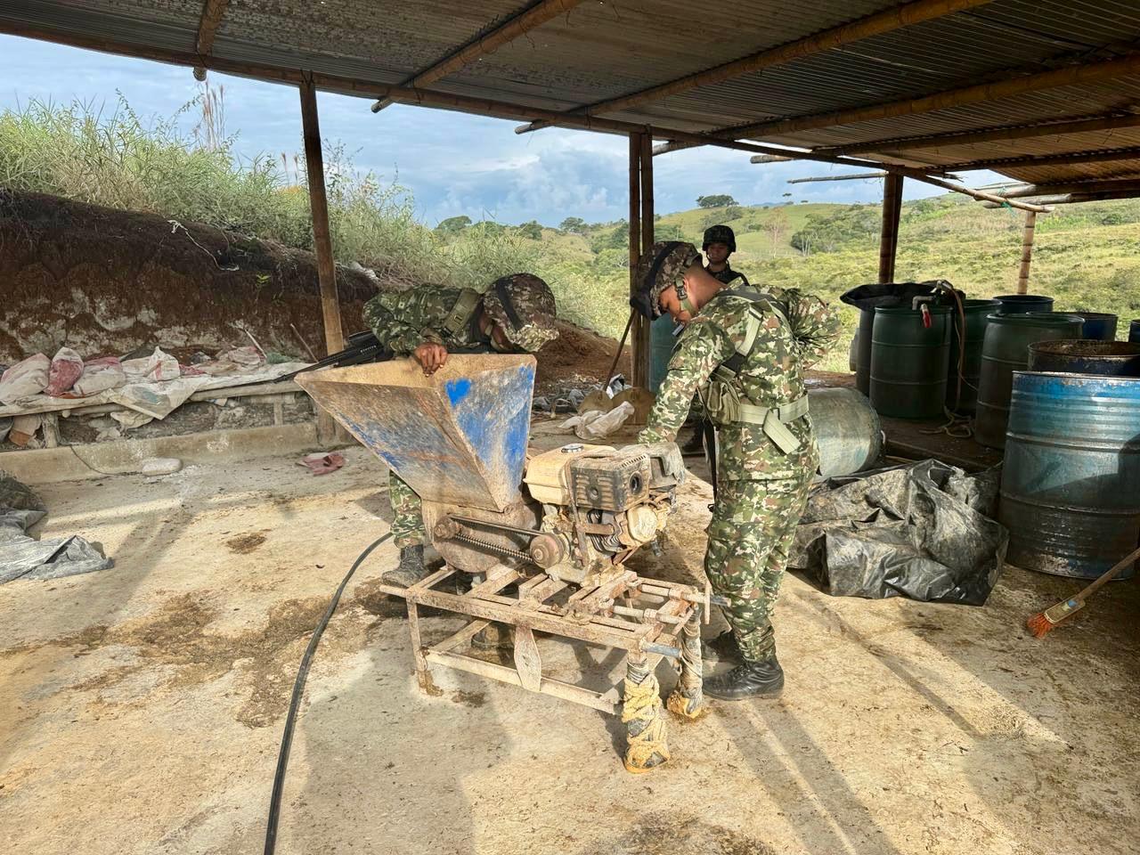 Ejército destruye siete Laboratorios de Coca en el Cauca y golpea a disidencias de las Farc