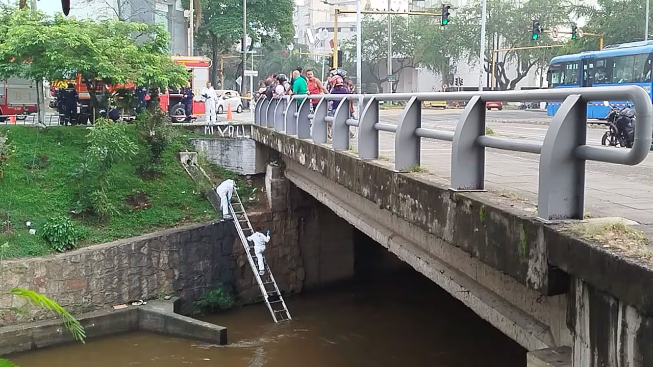 Hallan cadáver colgando de un puente vehicular en el norte de Cali Hallan cadáver colgando de un puente vehicular en el norte de Cali