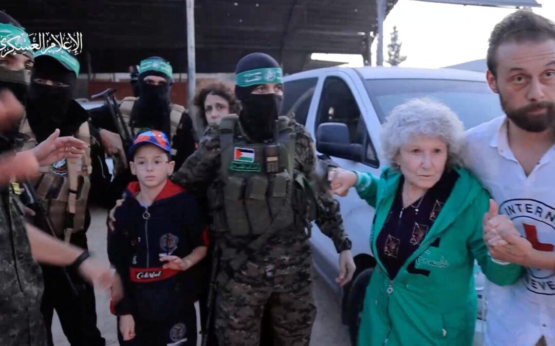 Hamás libera nuevos rehenes en medio de la tregua mientras Israel espera el retorno de más cautivos