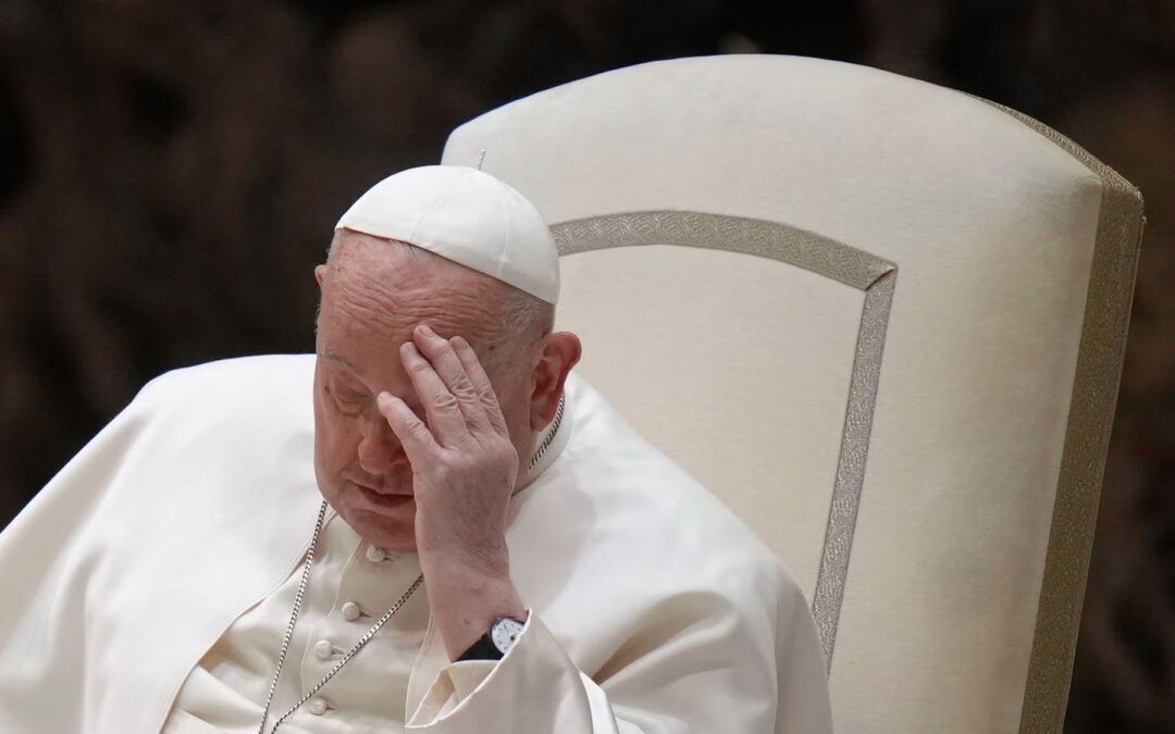 Papa Francisco sigue en estado crítico por neumonía y presenta complicaciones renales leves