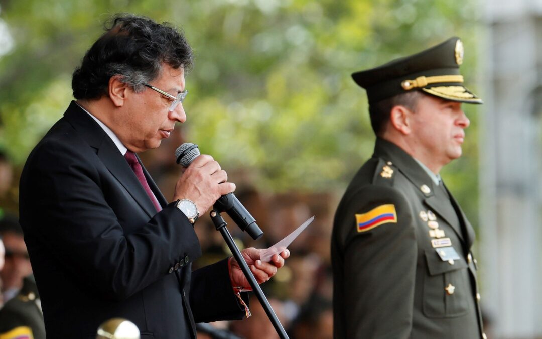 Petro denuncia presunto plan para atacar su avión y advierte sobre mafias en Colombia