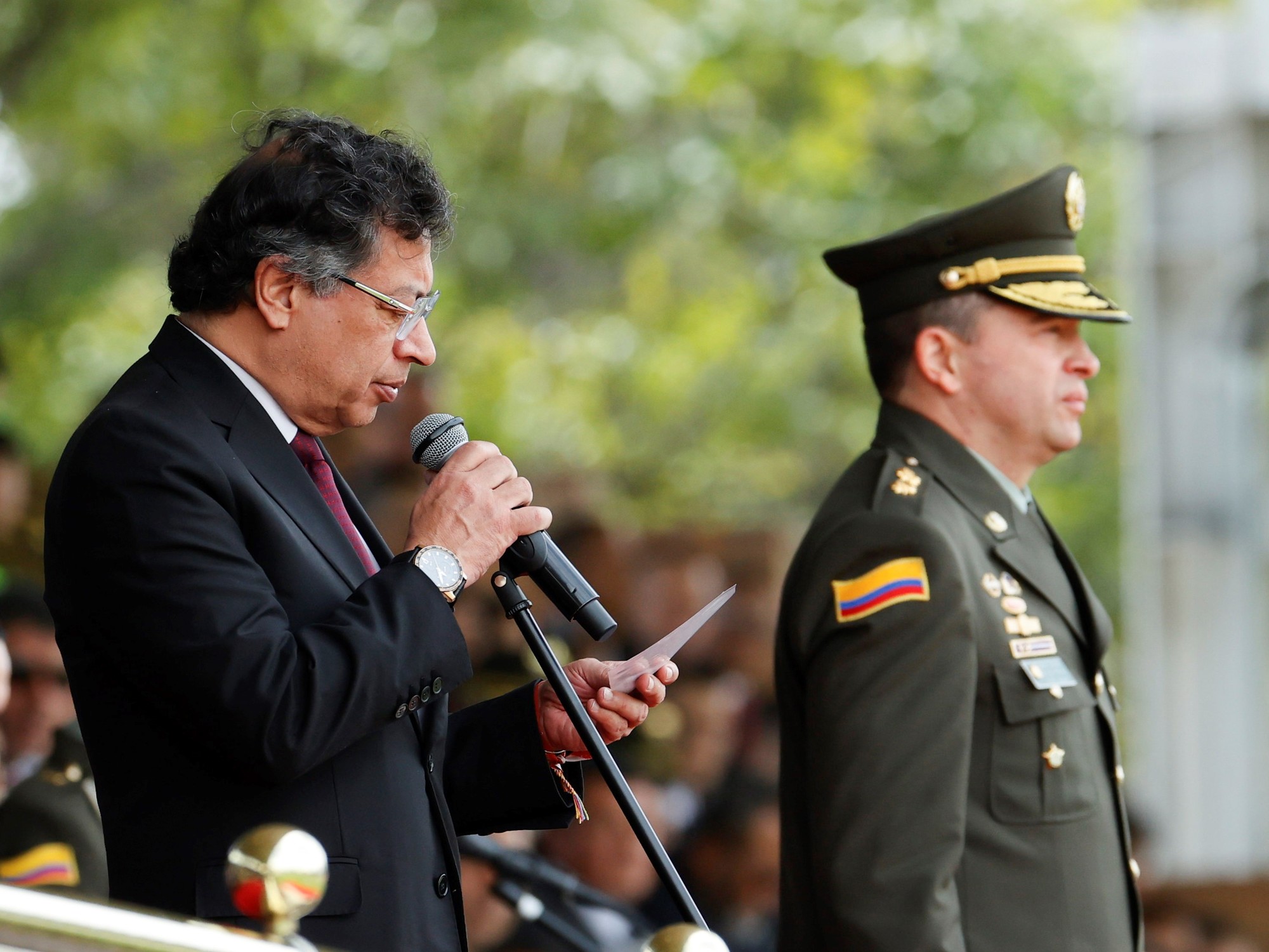 Petro denuncia presunto plan para atacar su avión y advierte sobre mafias en Colombia