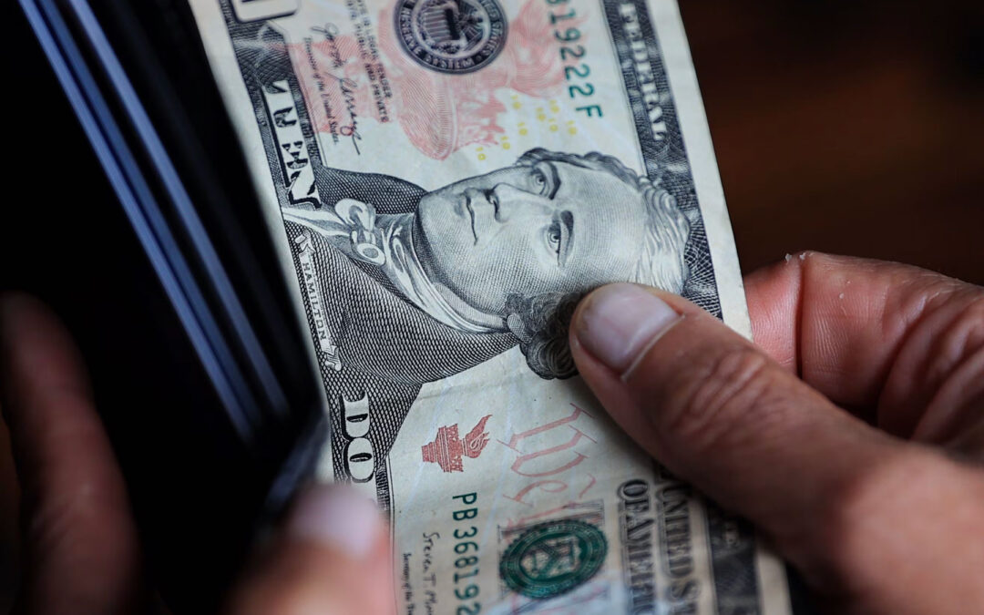 ¿Por qué el dólar sigue bajando en Colombia? Aquí te explicamos