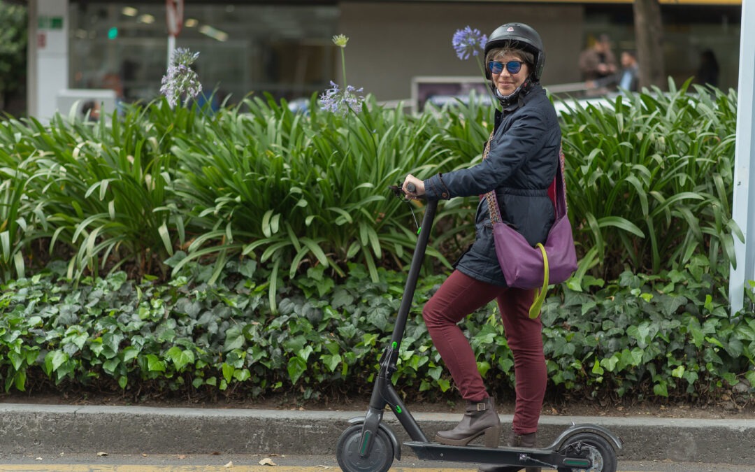 Petro sanciona ley que permite circulación de vehículos eléctricos por ciclorrutas pese a objeciones del Mintransporte