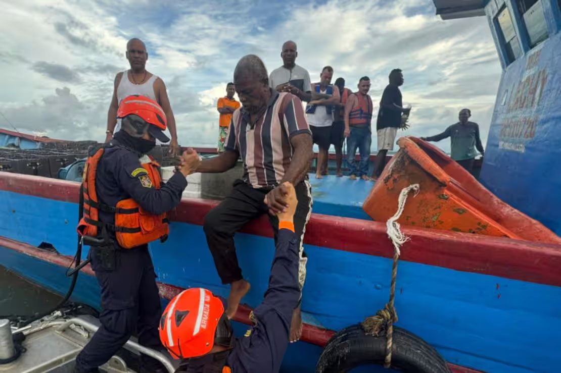 Armada Nacional rescata 36 personas y sigue en busca de desaparecidos tras naufragio en Nariño