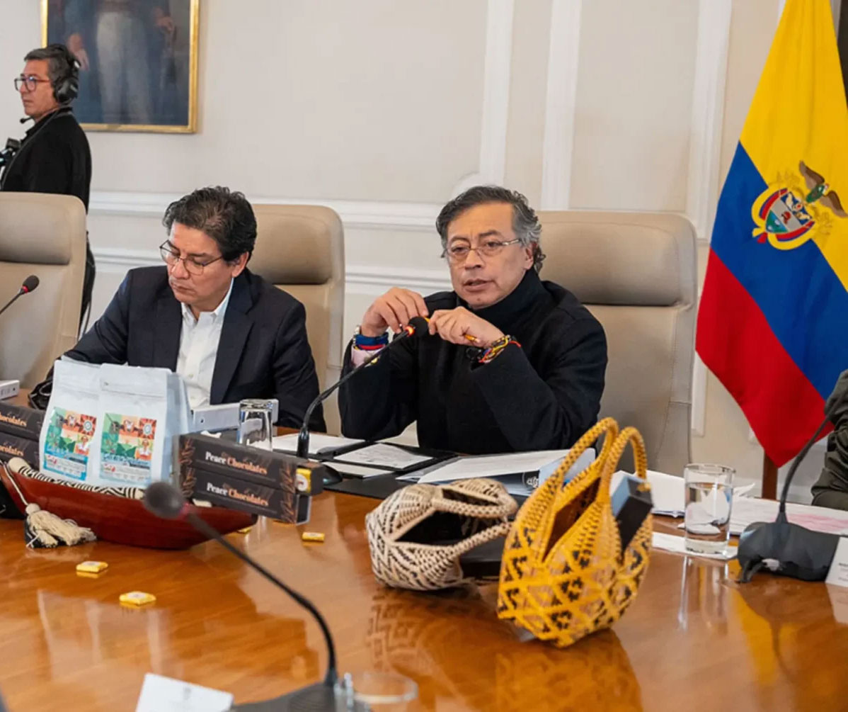 Petro ordena liquidar las EPS en quiebra y pone en vilo a 23 millones de pacientes