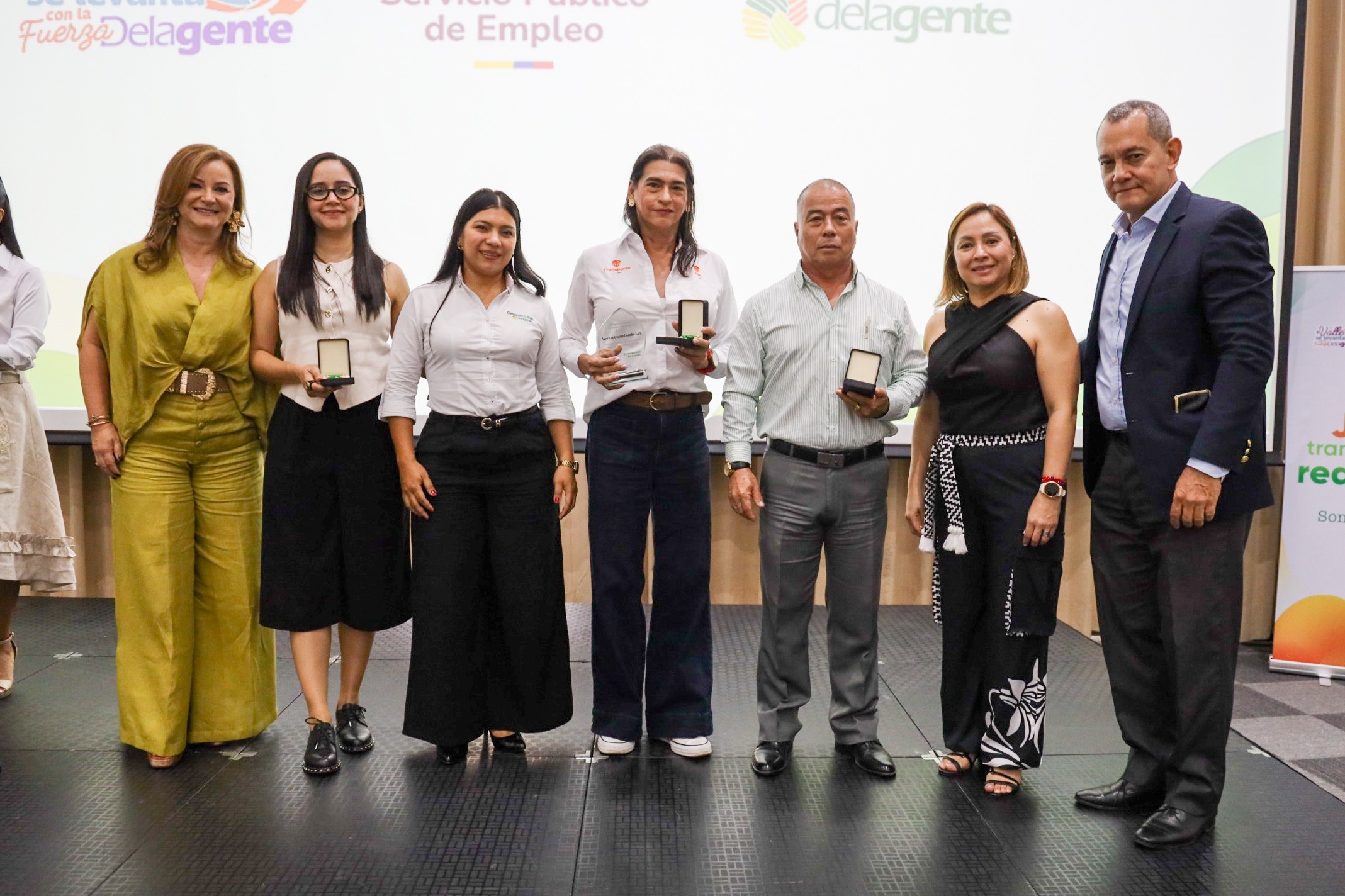 ¡El talento de la Unión Vial Camino del Pacífico transforma realidades y construye infraestructura con propósito!